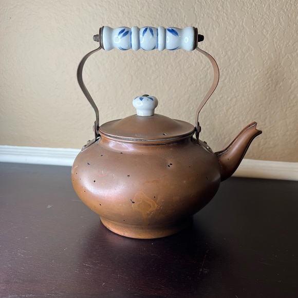 Vintage Copper Tea Pot/ Kettle w Delft Blue Ceramic Handle, Tea Party, Flower Va - Picture 6 of 11
